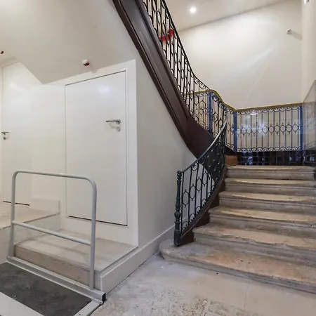 아파트 Luxury Flat In Downtown Douradores Ii 리스본
